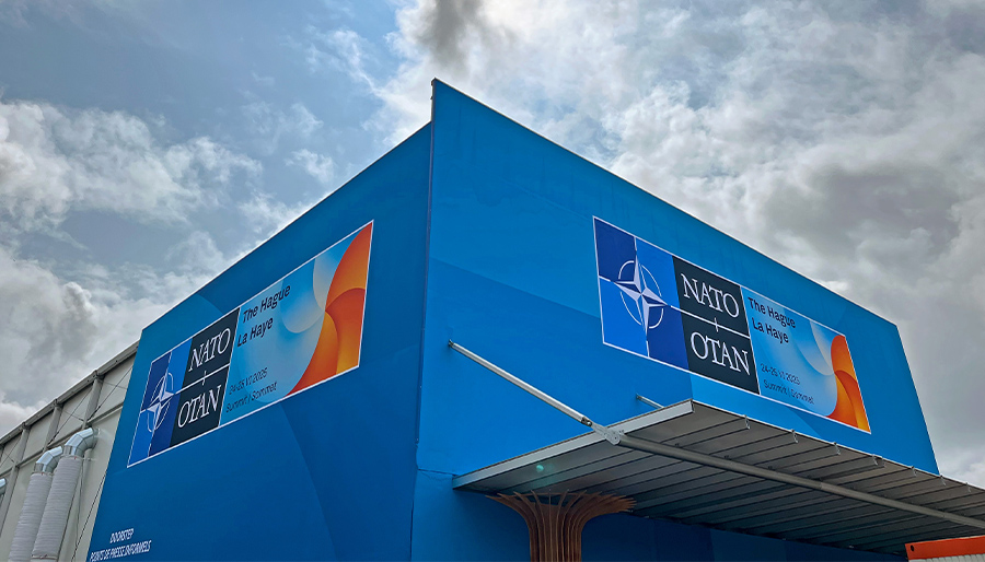 Clarify en Ontwerpwerk ontwerpen logo en branding voor NAVO-top in Nederland