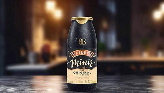 PA Consulting helpt distillateur Diageo met ontwikkeling van papieren Baileys-fles