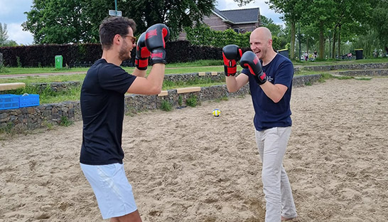 Wat verandermanagers kunnen leren van clowns en kickboksers