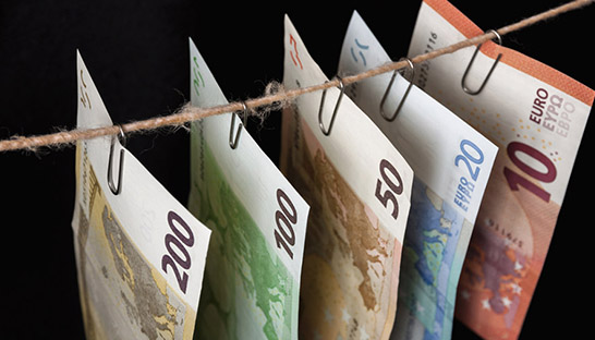 20% van bankiers houdt zich voornamelijk bezig met witwascontroles