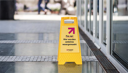 TWST stoot door tot erepodium MT1000